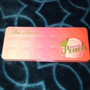 Two faced sweet peach pallet